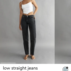 Low straight jeans - Från Gina. I fint skick o knappt använda. Skriv för egna bilder