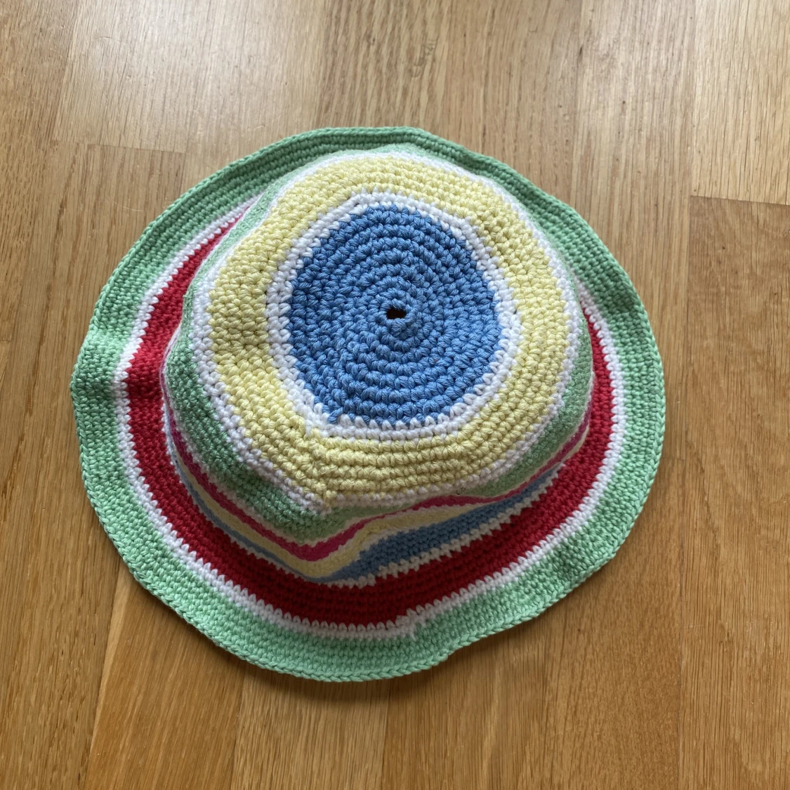 Handvirkad hatt - 90