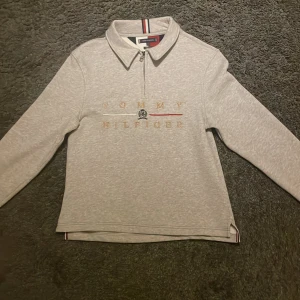 Tommy Hilfiger  - Halfzip från Tommy Hilfiger  Skicka 10/10  Aldrig använd 