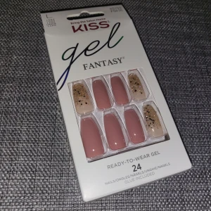 Lösnaglar med lim - Super fina, lim medföljer. Oanvänt och oöppnat🦋