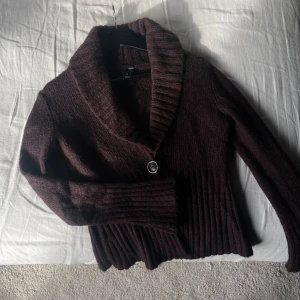 Kofta vintage H&M - Superfin kofta köpt vintage, från H&M. Storlek M men passar S lika bra. Fint skick.