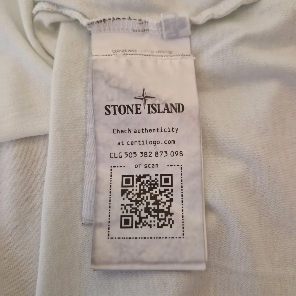 Säljer en stone island t-shirt i storlek M. Bra skick. Självklart äkta. T-shirts.