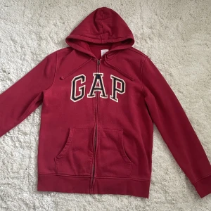 Gap hoodie - Unisex storlek, så funkar till både tjejer och killar. Köp sker via ”köp nu”