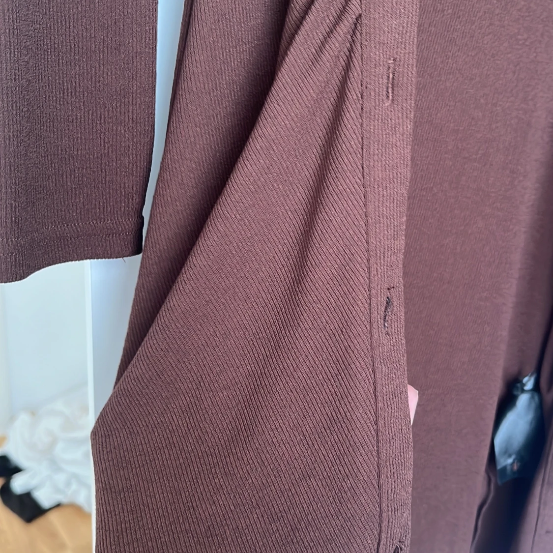 Stretchig brun  ”kort” klänning  - 90