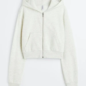 Ziphoodie  - En kort zip up hoodie zip ziphoodie från HM som köptes för något år sedan men nästan aldrig använd.