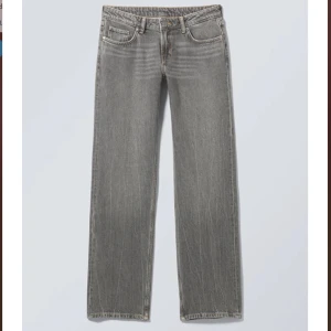 Arrow low straight jeans  - Lågmidjade jeans från weekday i modellen ”arrow low straight”. Säljer pga de passar inte mig. Kostar 590 i butik. Kontakta mig privat för mer info eller bilder.💕