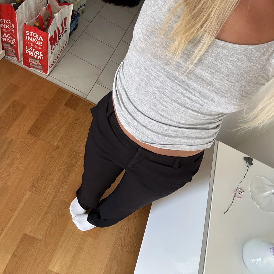 lågmidjade kostymbyxor