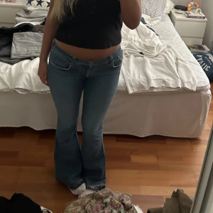 vintage jeans - säljer mina superfina bootcut vintage jeans som inte kommer till användning längre!💕hör av er vid frågor!💕💕