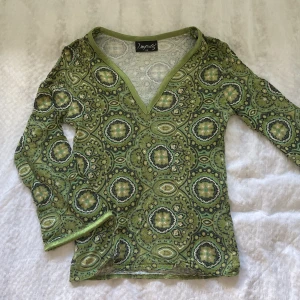 Vintage topp - Vintage 70 tals topp💛 Lite tightare i passformen fast med utsvängda armar!