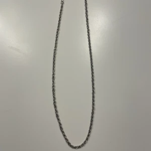 Metall halsband  - Halsband från Ur & Penn i metall som inte har använts. 