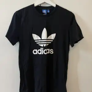 Köpt från adidas sajt, knappt använd. 