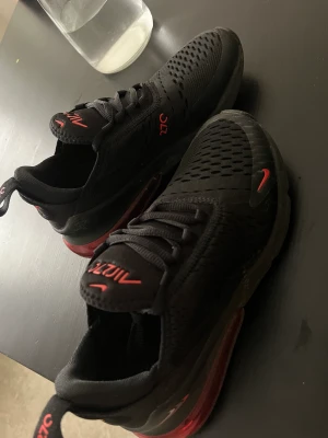 270 - helt nya 270 som jag använt max 5-6 gånger. Mycket bra skick. passar storlek 37/38