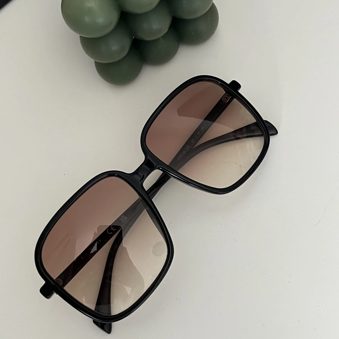 Guess sunglasses - 90