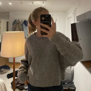 Stickad tröja  - Mysig grå stickad tröja i gott skick 