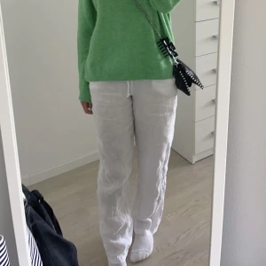 Linnebyxor - Så fina linnebyxor ifrån Chelsea, använd 1-2 gånger😊Skulle säga att dom passar allt från XS-M!! Nypris 500