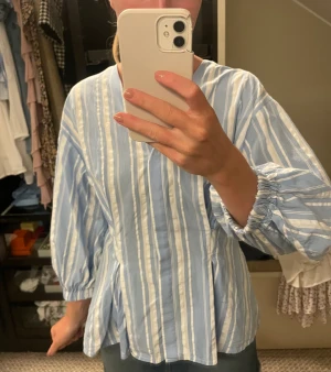 Topp - Ascool topp från Dagmar. Använd 1 gång och i mycket bra skick. Köparen står för frakt. 