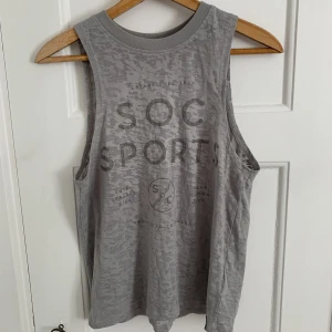 Träningslinnen - Säljer dessa linnen då de inte kommer till användning längre. Väldigt fint skick och sparsamt använda. 75kr styck eller 120kr för båda