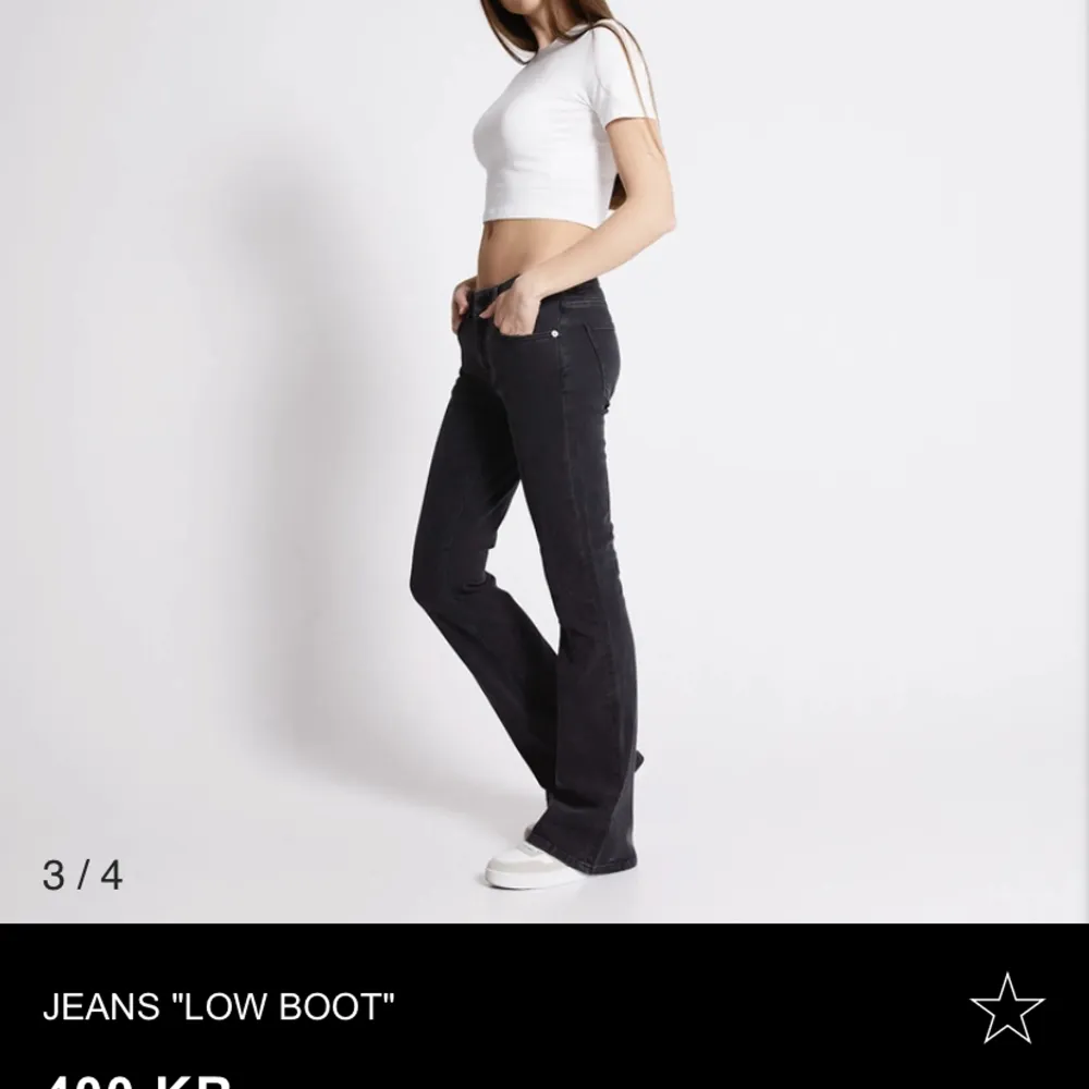 Lågmidjade utsvängda jeans från lager 157! Stretchigt tyg super sköna! Säljer pågrund av för stora och rensar min garderob!❤️ skriv till mig om du har några frågor!!! Knappt använda!. Jeans & Byxor.