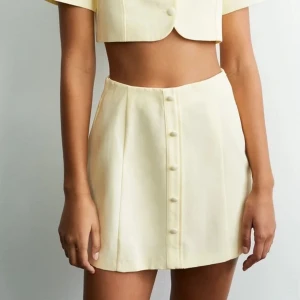 Zara kjol - ljusgul kjol från Zara, i nyskick 