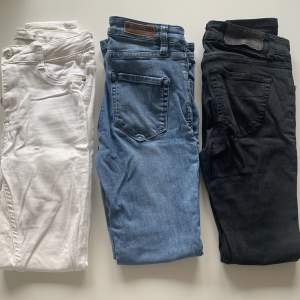 Vita Jesns S: 29kr  Kan mötas upp. Vid Köp av alla Jeans: 79kr Vid köp av alla kläder (Se profil) 249kr