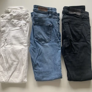Vita Jeans  - Vita Jesns S: 29kr  Kan mötas upp. Vid Köp av alla Jeans: 79kr Vid köp av alla kläder (Se profil) 249kr