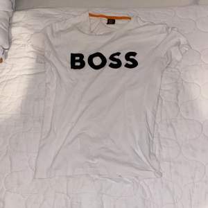 Hugo boss T-shirt i bra skick!