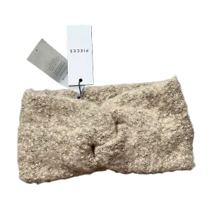 Pannband - Oanvänd och med alla lappar kvar. One Size men skulle påstå den sitta som en stl S. Inköpspris 129kr. Kan skickas i kuvert för 15kr frakt (:
