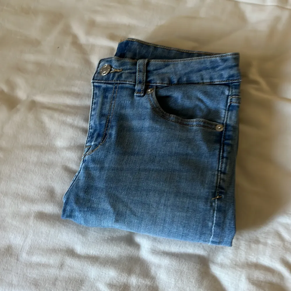 Blåa jeans byxor . Jeans & Byxor.