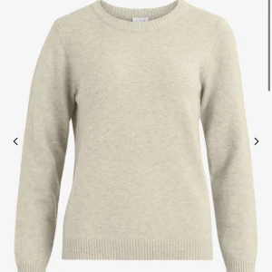 Stickad tröja - Superfin Stickad tröja från vila använd 1 gång🩷säljs för att den inte kommer till användning🩷nypris:329kr