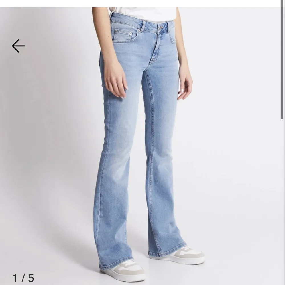 lågmidjade jeans från lager 157, fint skick . Jeans & Byxor.