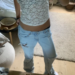 Weekday jeans! - Lågmidjade Håliga jeans! (Slits)