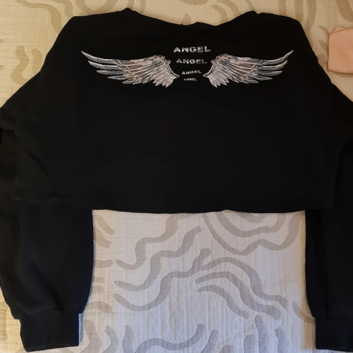 En vanlig svart croptop. 20kr + frakt - 90