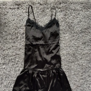 Pyjamas set  - Jättegulligt pyjamas set från hm🤍skönt material, endast testad! 