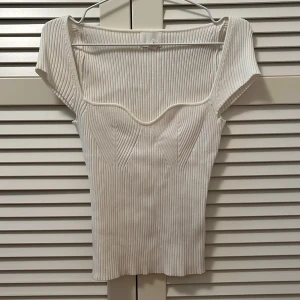 H&m topp - Söt överdel från H&M i nyskick, använd 1 gång. 
