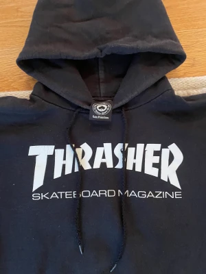 Thrasher Hoodie - Thrasher Hoodie storlek S, bra skick. Skriv om ni har frågor!