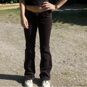 Lågmidjade jeans  - Lågmidjade bruna jeans i fint skick💗