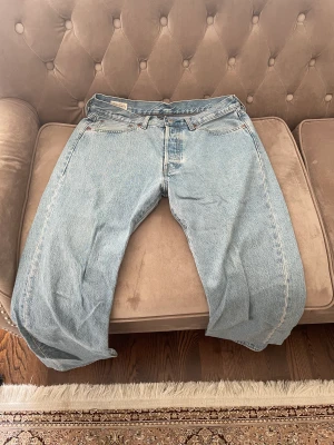 Levi’s jeans - Riktigt fina Levi’s jeans som knappt är använda. Säljer pga att dom är långa på mig.