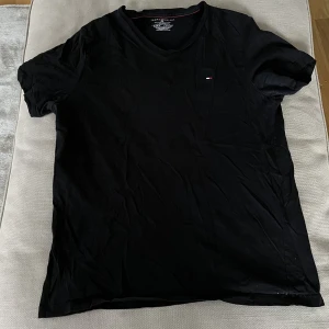 Tommy Hilfiger Jeans T-shirt - Storlek: M Skick: Jätte bra (Inget fel) Material: Bomull Extra Info: Fick den här år 2018