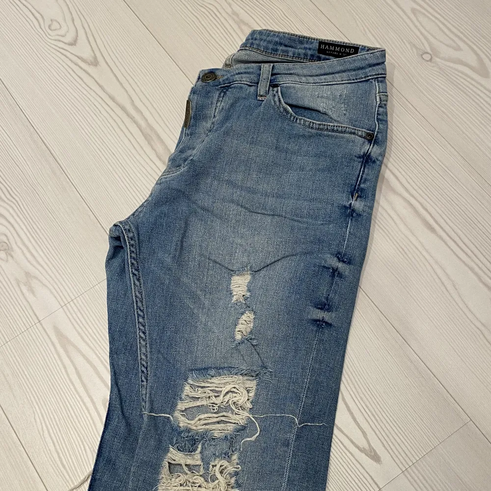 Ett par jeans som är väldigt sköna att ha på sig, har ett fint skick!  . Jeans & Byxor.