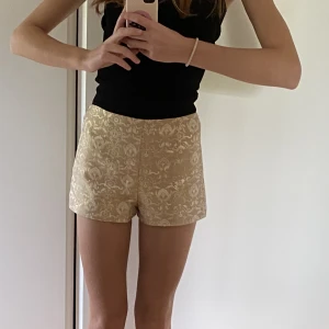 Coola shorts - Så coola shorts med jättenajs mönster!!! Verkligen så unika och najs!!💕💕