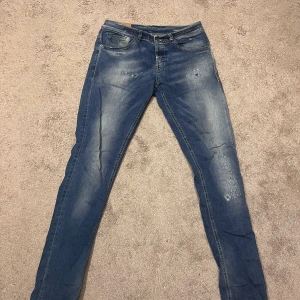 DONDUP - Dondup jeans strl 32 modell George Köpta för 2800
