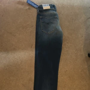Jeans - Helt nya replay jeans som jag köpte idag för 1799 men passade inte. Alla prislappar är kvar. Inte använda alls. 450-500