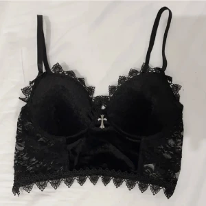 Kors tank top - Söt tank top med kors på, köptes ny och har aldrig använts.