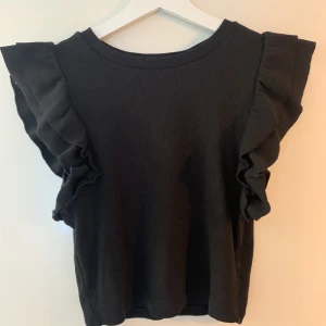 zara topp - Topp från zara i storlek M men mer som S. Använd max tre gånger i super skick!
