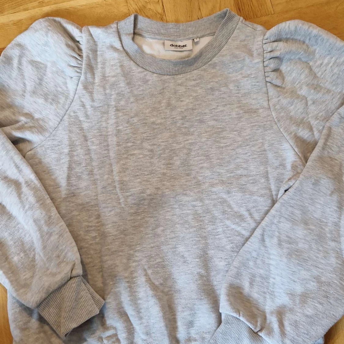 Grey sweater with puffsleeves