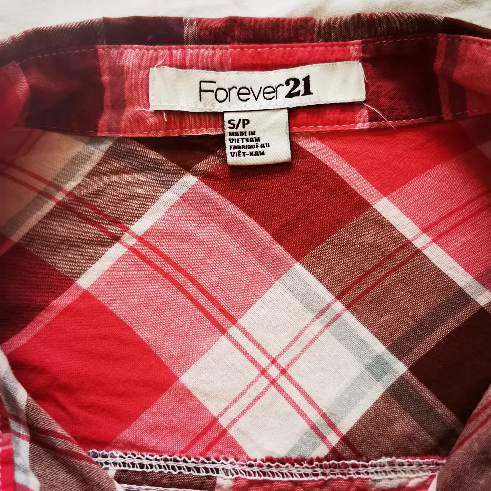 Shirt from Forever 21. Size S. Used few times. Good condition . Blusar.