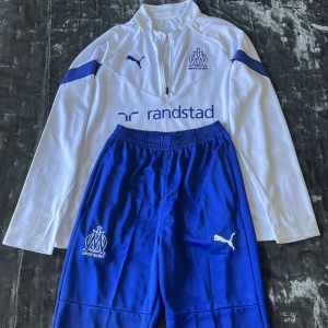 Marseille Tracksuit  - Ett helt nytt Marseille tracksuit, bästa skick och riktigt fint. Oanvänt och sitter riktigt bra på dig ⭐️⭐️