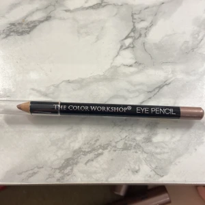 Ögonpenna  - Använd lite