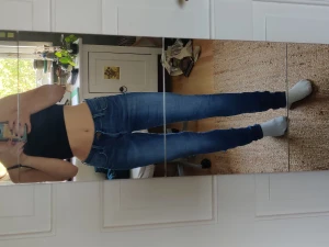 Skinnyjenas - Jeans som jag har ärvt men som är i mycket bra skick. Det står ingen storlek men passar mig som oftast har S/36