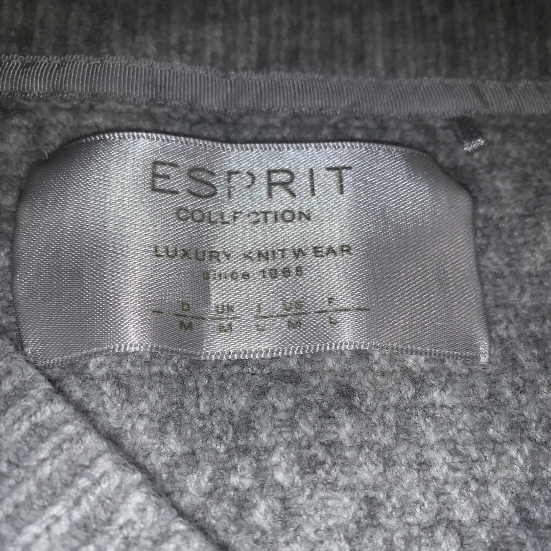 Stickad grå blus  - 91